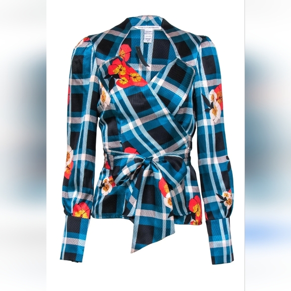Diane Von Furstenberg Tops - Diane Von Furstenberg silk Wrap Blouse with Notched Collar